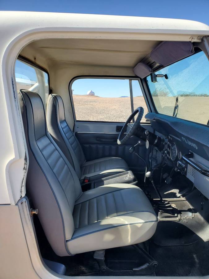 Jeep-Cj8-scrambler-1982-silver-5