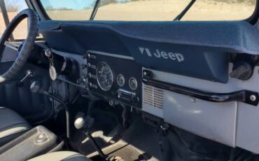Jeep-Cj8-scrambler-1982-silver-9
