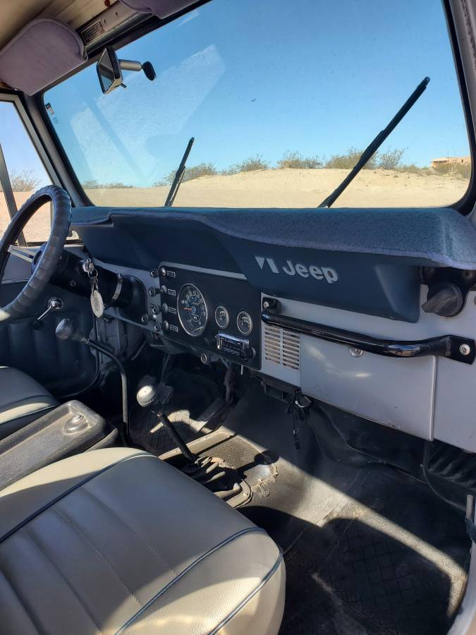 Jeep-Cj8-scrambler-1982-silver-9
