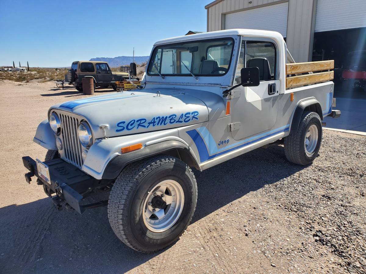 Jeep-Cj8-scrambler-1982-silver