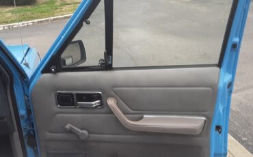 Jeep-Comanche-1990-16