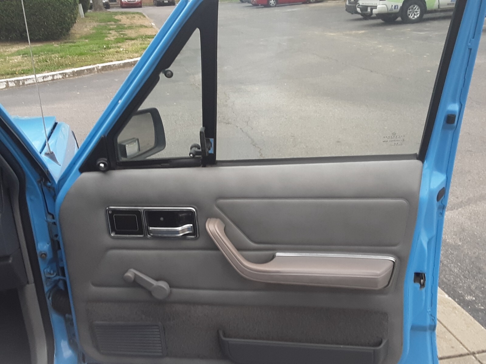 Jeep-Comanche-1990-16
