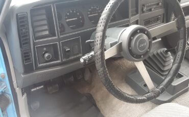 Jeep-Comanche-1990-6