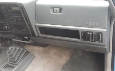 Jeep-Comanche-1990-9