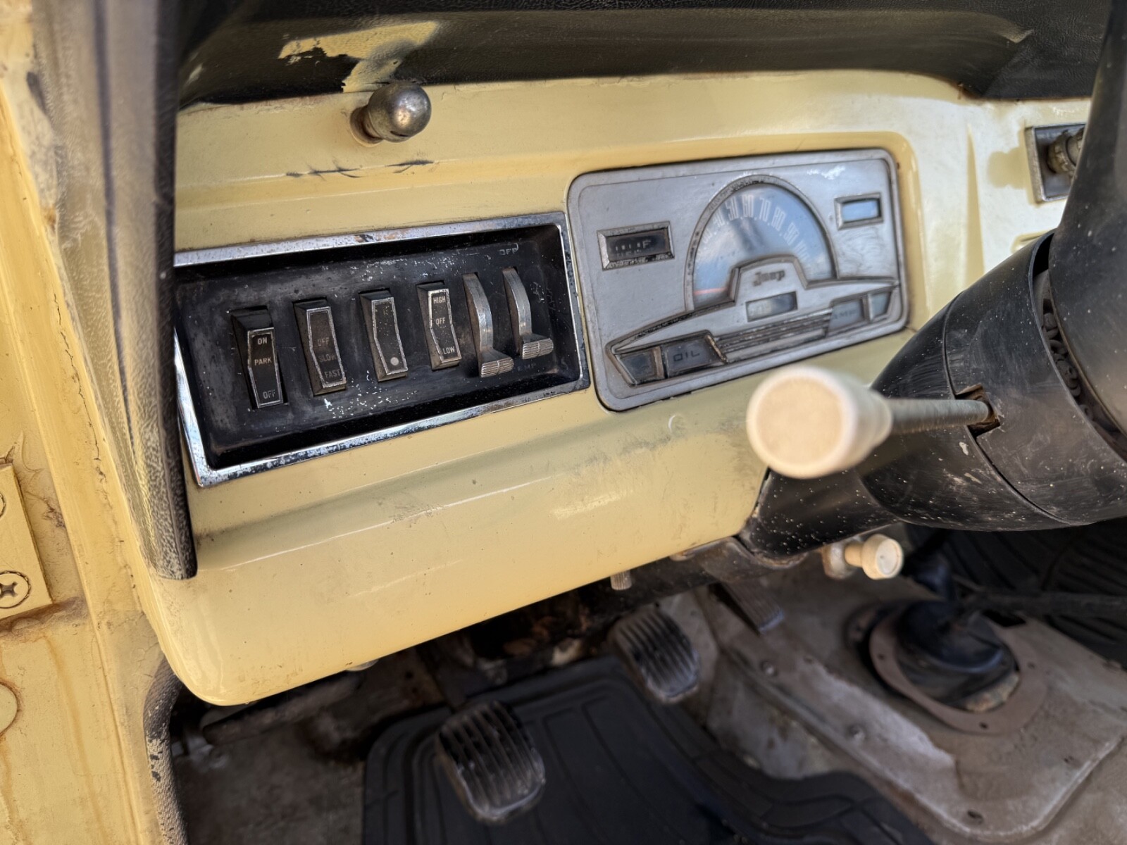 Jeep-Commando-1969-Convertible-11