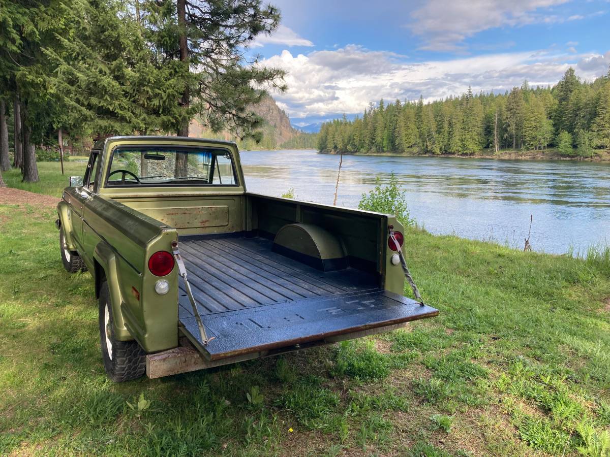 Jeep-Gladiator-1971-green