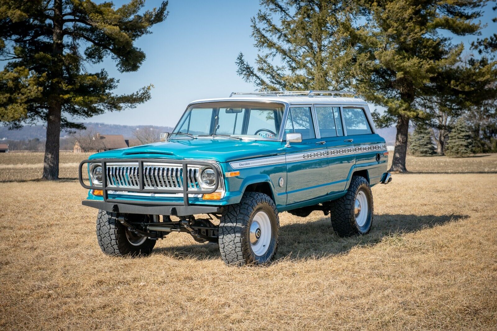 Jeep-Grand-Wagoneer-1987-SUV-1