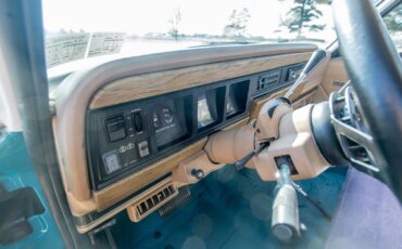 Jeep-Grand-Wagoneer-1987-SUV-15