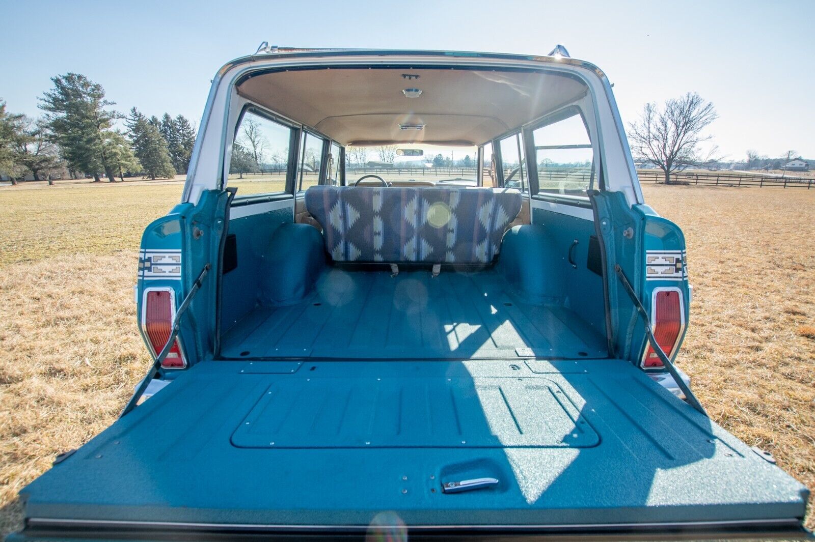 Jeep-Grand-Wagoneer-1987-SUV-21