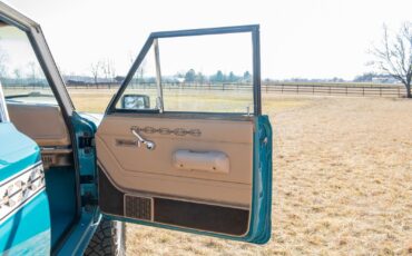 Jeep-Grand-Wagoneer-1987-SUV-24