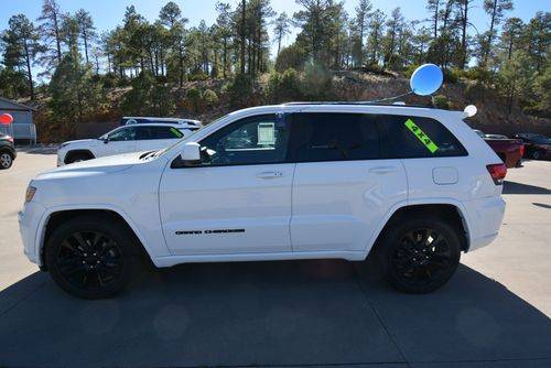Jeep-Grand-cherokee-2017-white-1