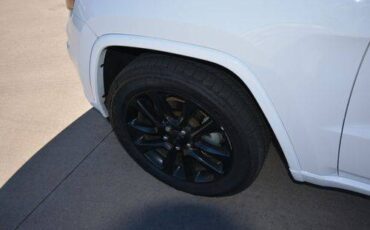 Jeep-Grand-cherokee-2017-white-14
