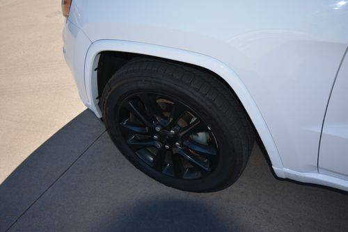 Jeep-Grand-cherokee-2017-white-14