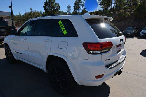 Jeep-Grand-cherokee-2017-white-2