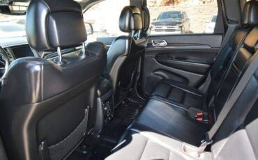 Jeep-Grand-cherokee-2018-silver-12