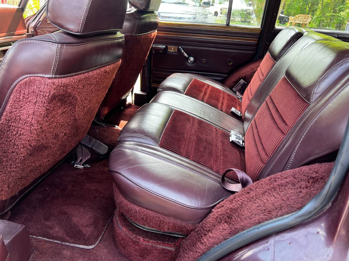 Jeep-Grand-wagoneer-1987-11