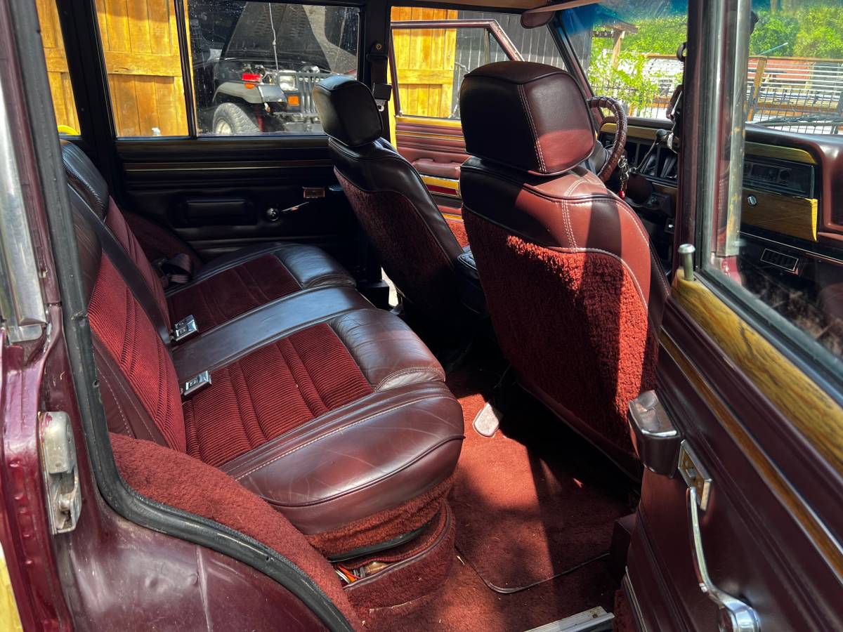 Jeep-Grand-wagoneer-1987-12