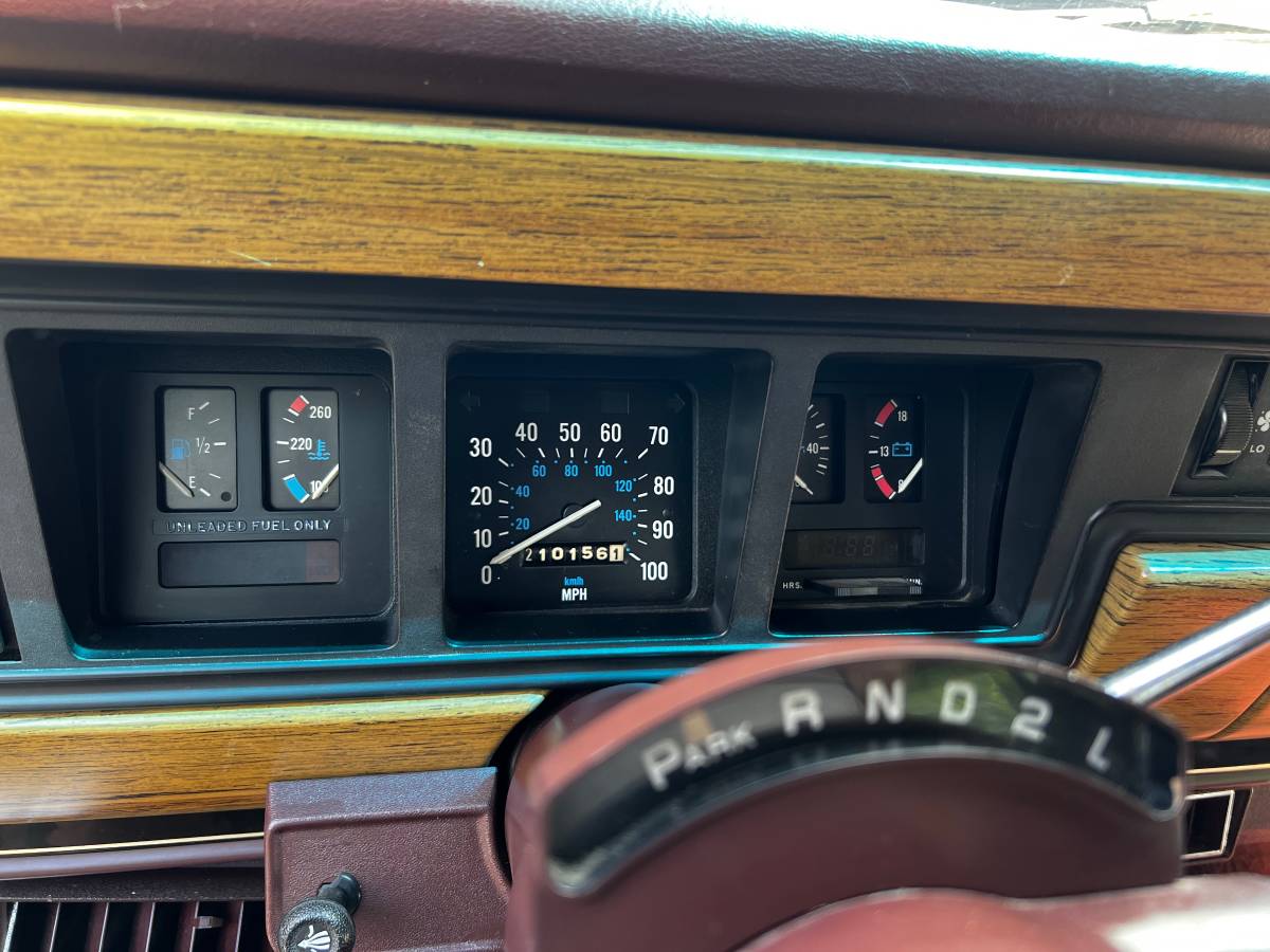 Jeep-Grand-wagoneer-1987-14