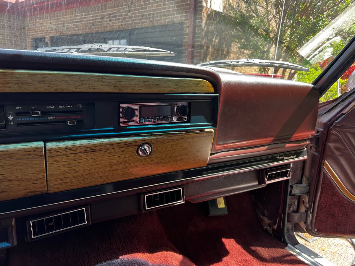 Jeep-Grand-wagoneer-1987-15