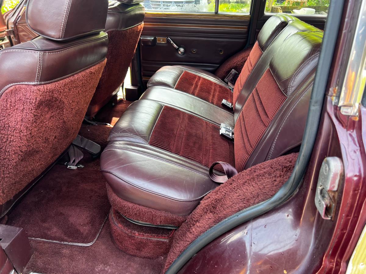 Jeep-Grand-wagoneer-1987-16