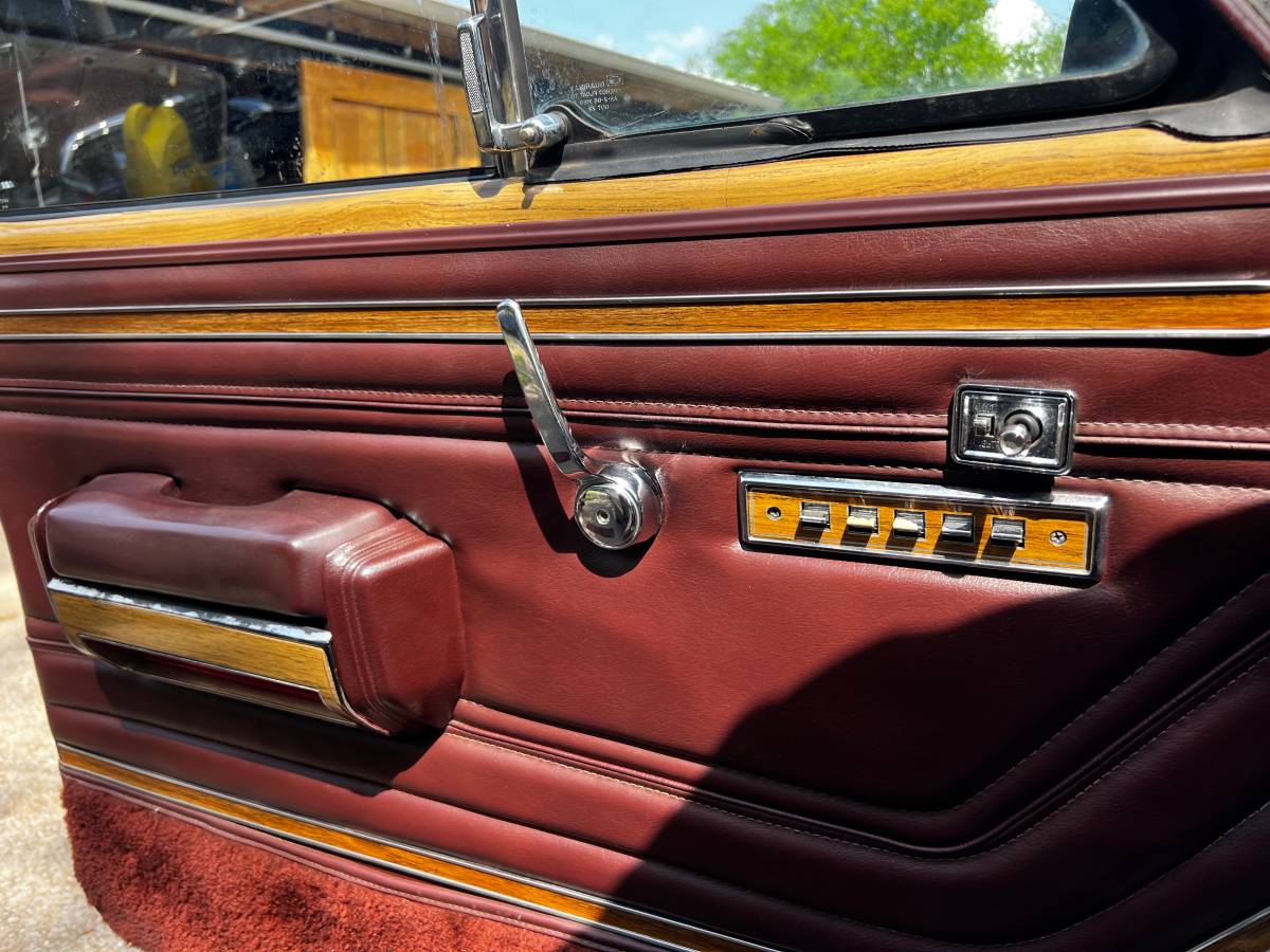 Jeep-Grand-wagoneer-1987-18