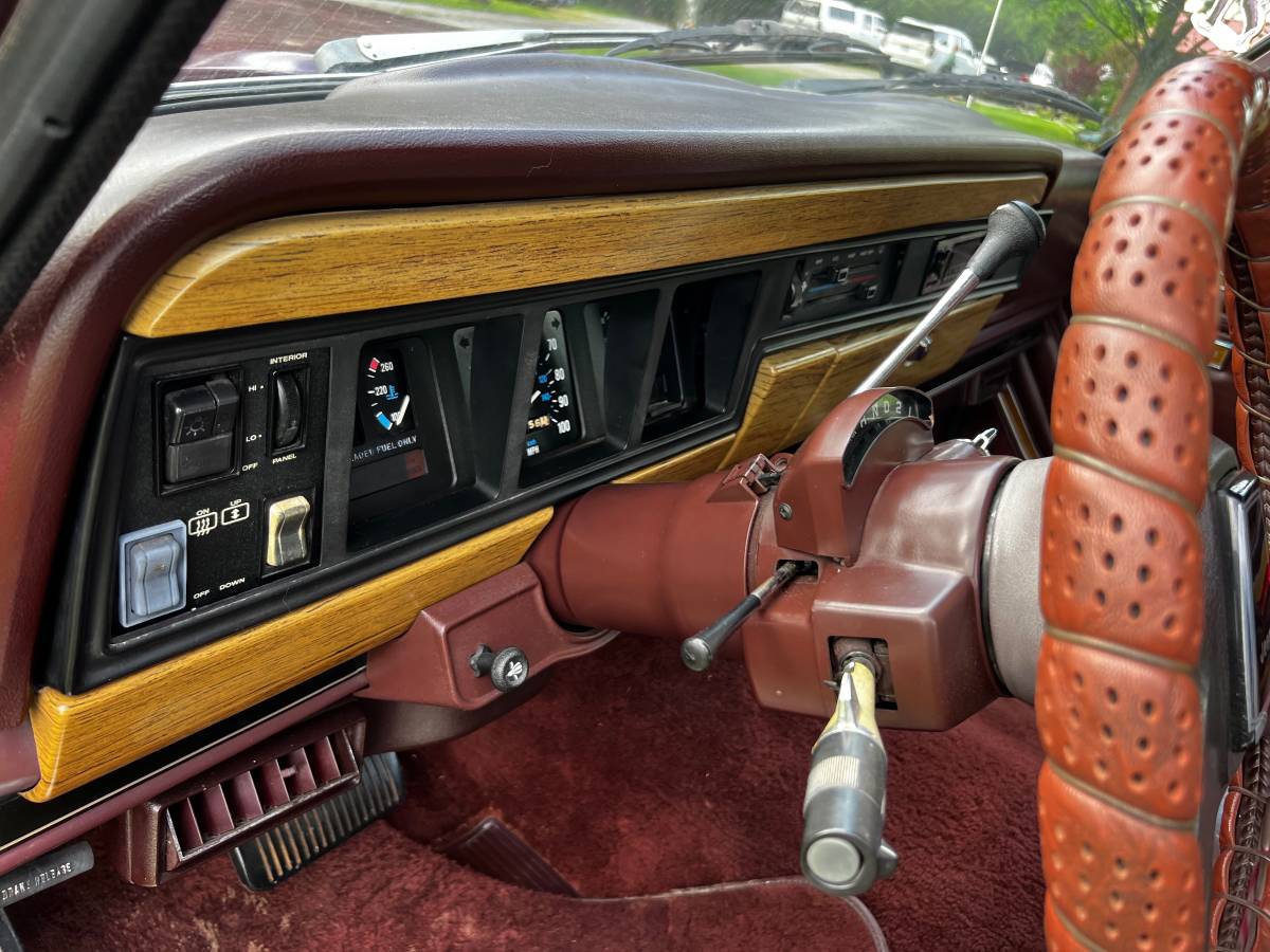 Jeep-Grand-wagoneer-1987-22