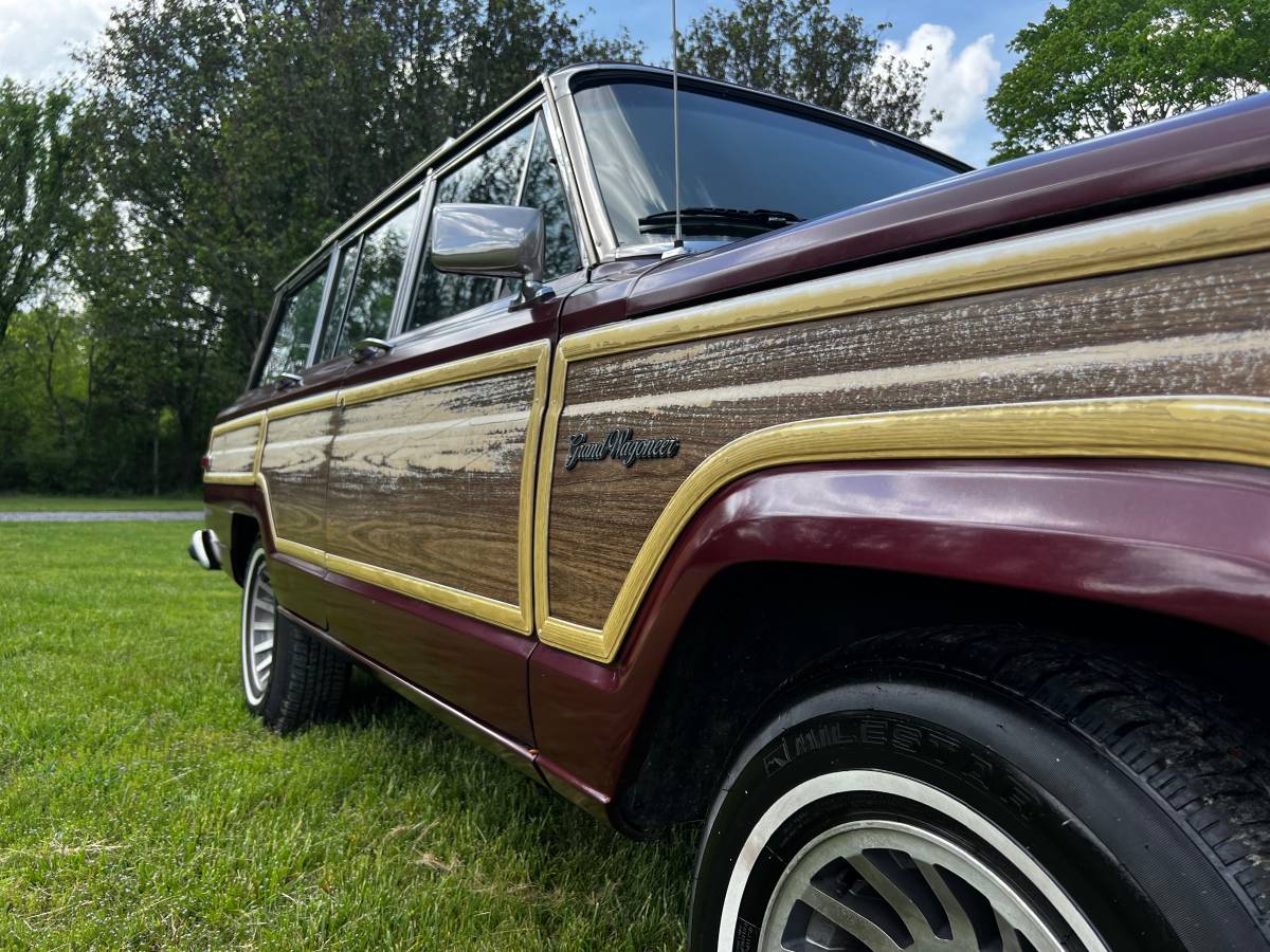 Jeep-Grand-wagoneer-1987-4