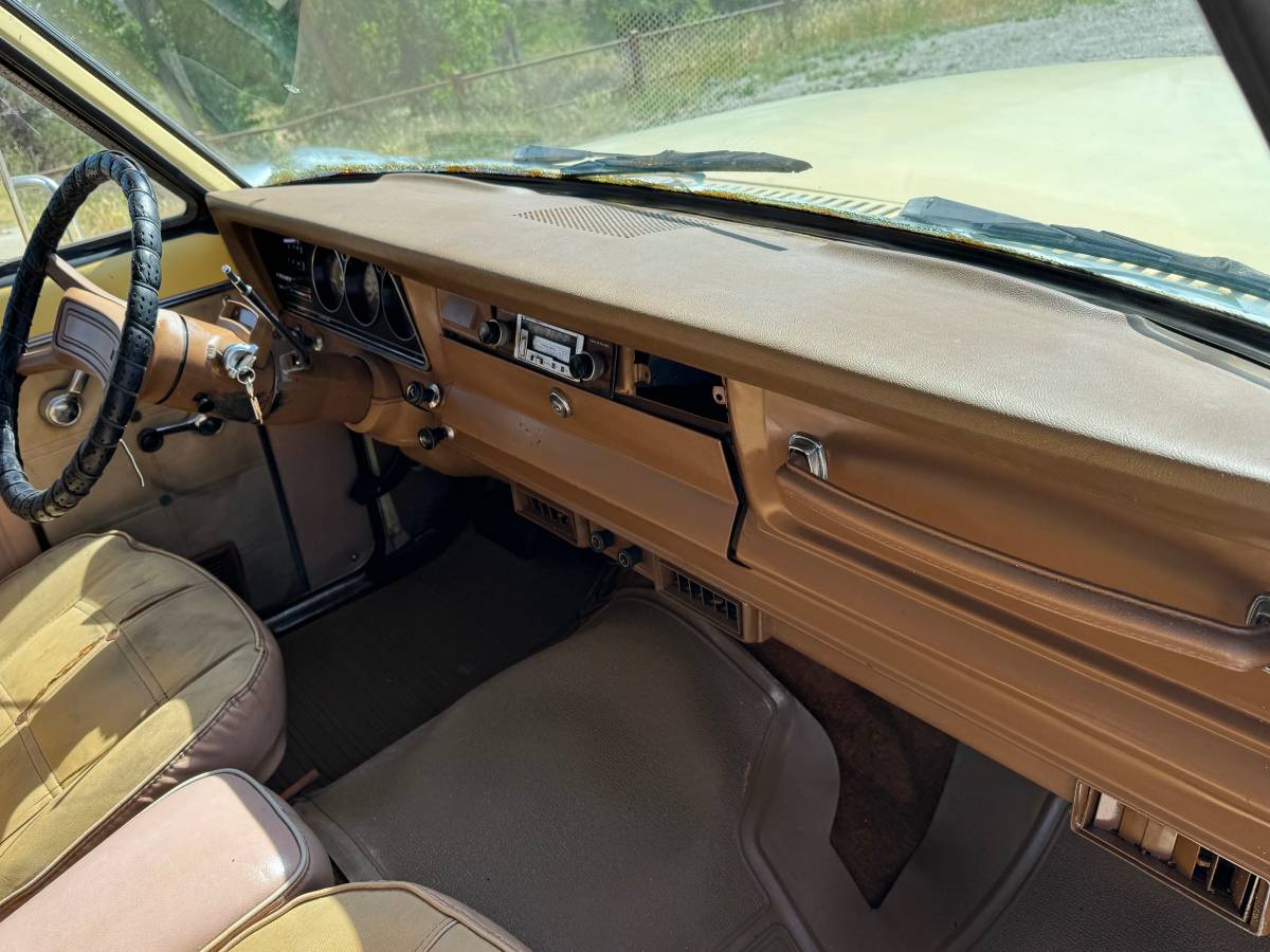 Jeep-J-10-4x4-1979-yellow-14