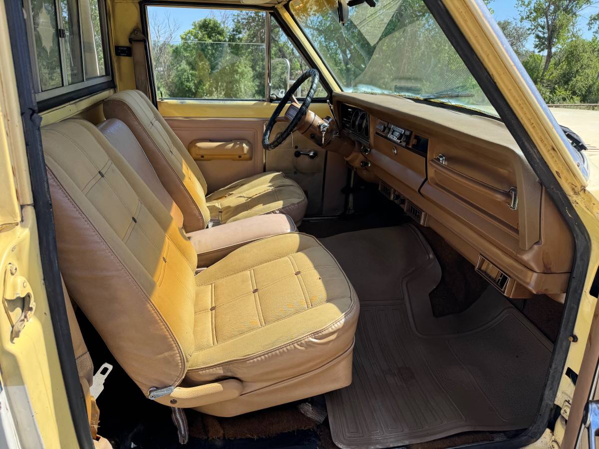 Jeep-J-10-4x4-1979-yellow-15
