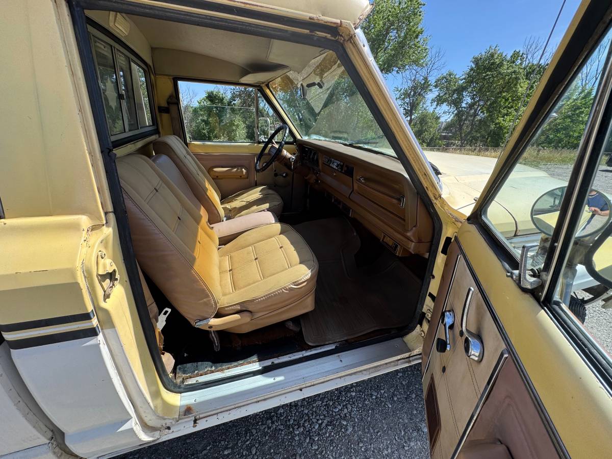Jeep-J-10-4x4-1979-yellow-16