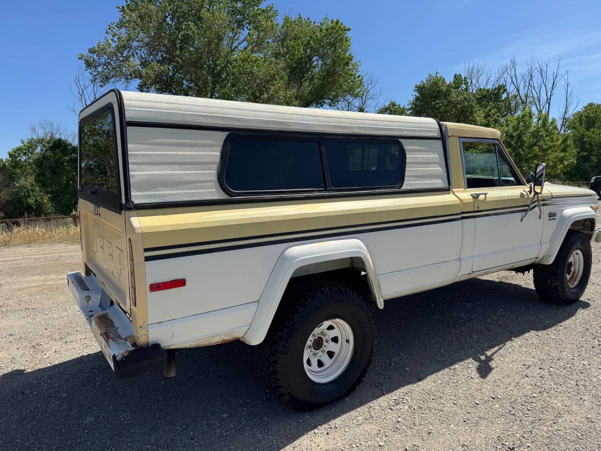 Jeep-J-10-4x4-1979-yellow-2