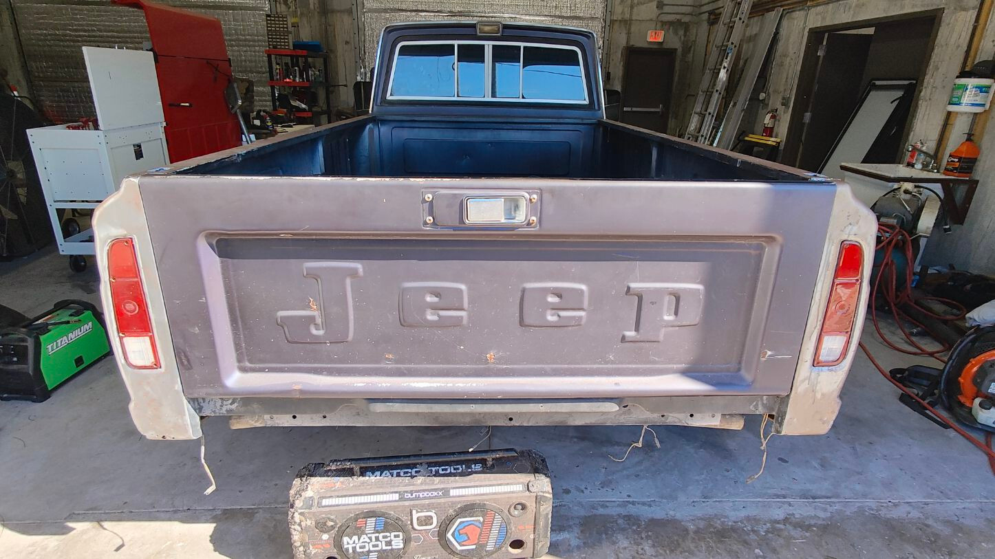 Jeep-J10-1983-Standard-Cab-Pickup-10