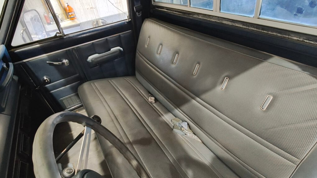 Jeep-J10-1983-Standard-Cab-Pickup-2
