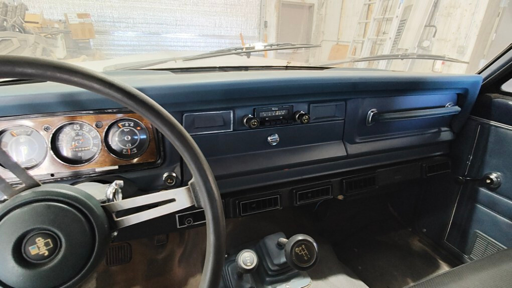 Jeep-J10-1983-Standard-Cab-Pickup-4