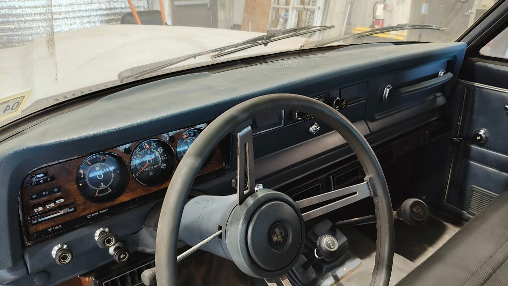 Jeep-J10-1983-Standard-Cab-Pickup-5