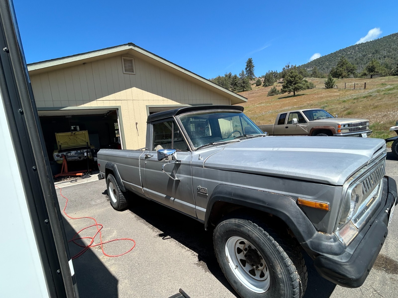 Jeep-J20-1974-Pickup-2