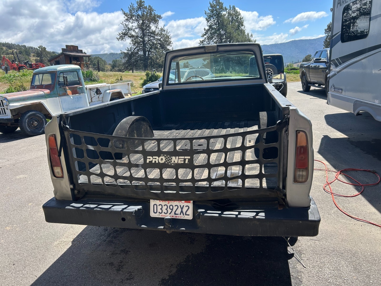 Jeep-J20-1974-Pickup-3