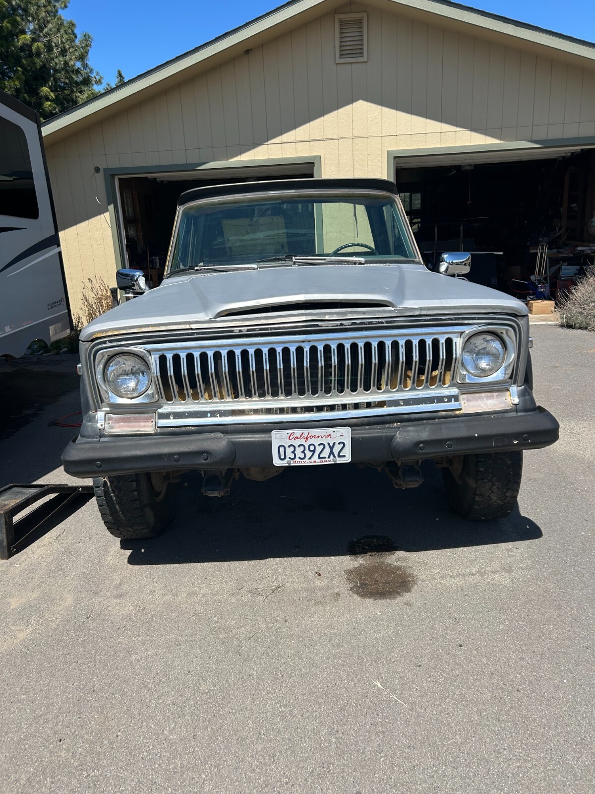 Jeep-J20-1974-Pickup
