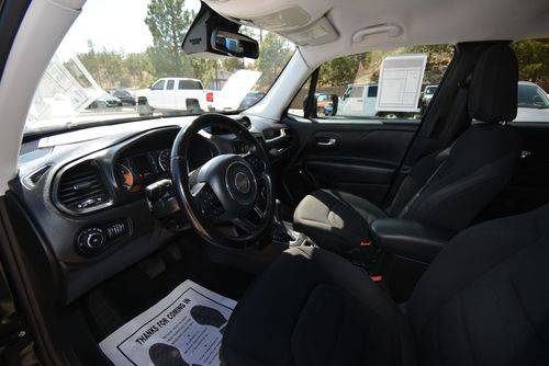 Jeep-Renegade-2017-black-10