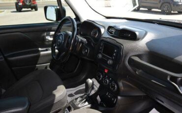 Jeep-Renegade-2017-black-11