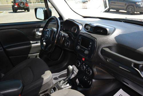 Jeep-Renegade-2017-black-11