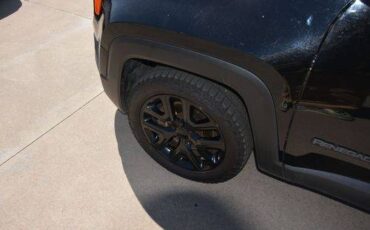 Jeep-Renegade-2017-black-14