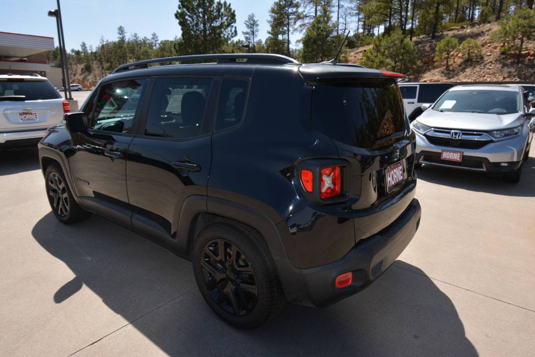 Jeep-Renegade-2017-black-2