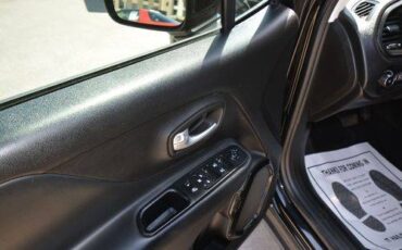 Jeep-Renegade-2017-black-7