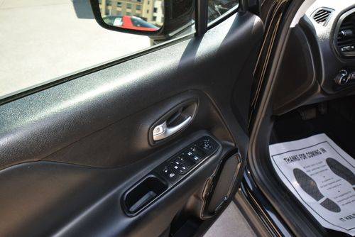 Jeep-Renegade-2017-black-7