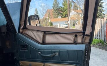 Jeep-Sahara-1994-green-17