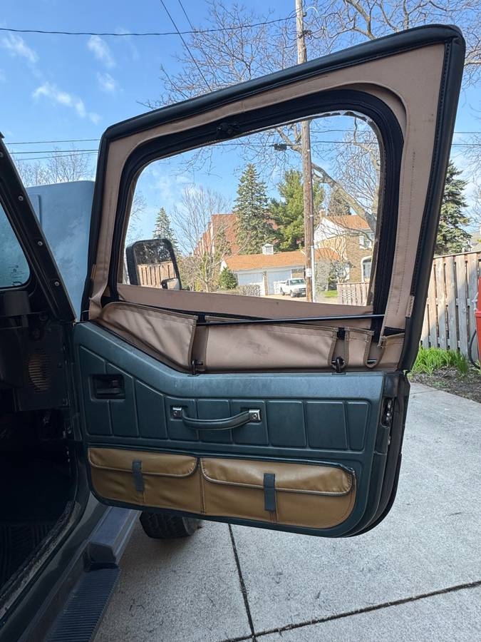 Jeep-Sahara-1994-green-17