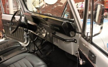 Jeep-Scrambler-1984-12
