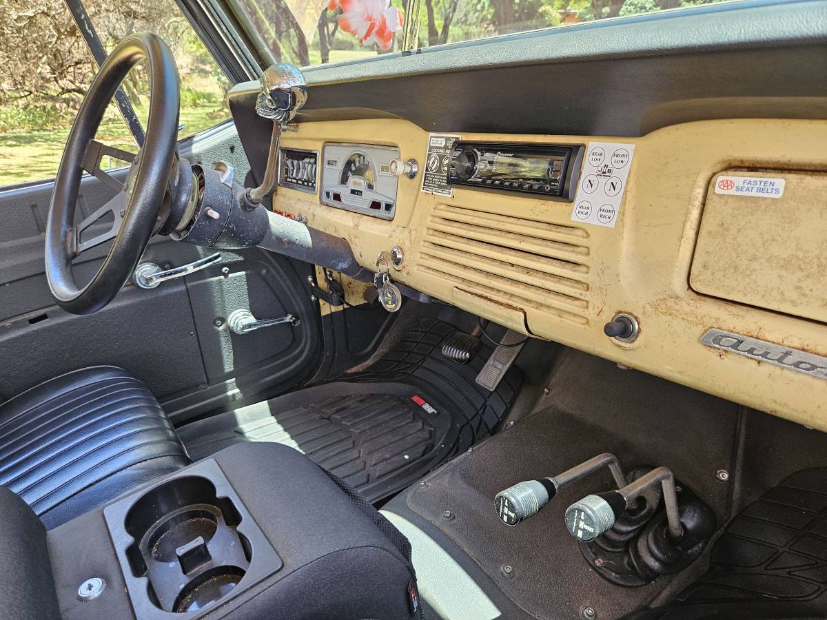 Jeep-Ster-commando-4wd-1973-yellow-19