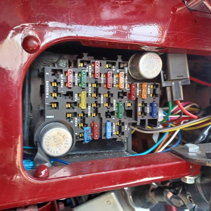 Jeep-Ster-restomod-1949-red-20